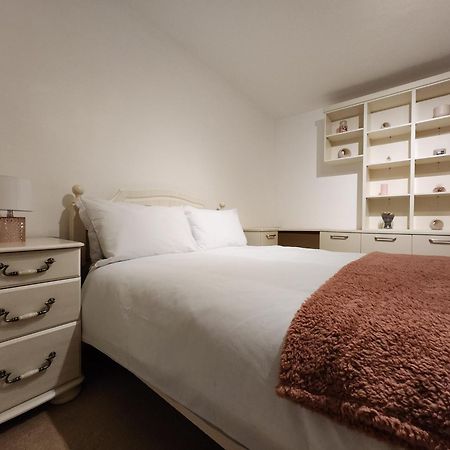 Elmdon House With 4 Spacious Bedrooms To Choose Birmingham Extérieur photo
