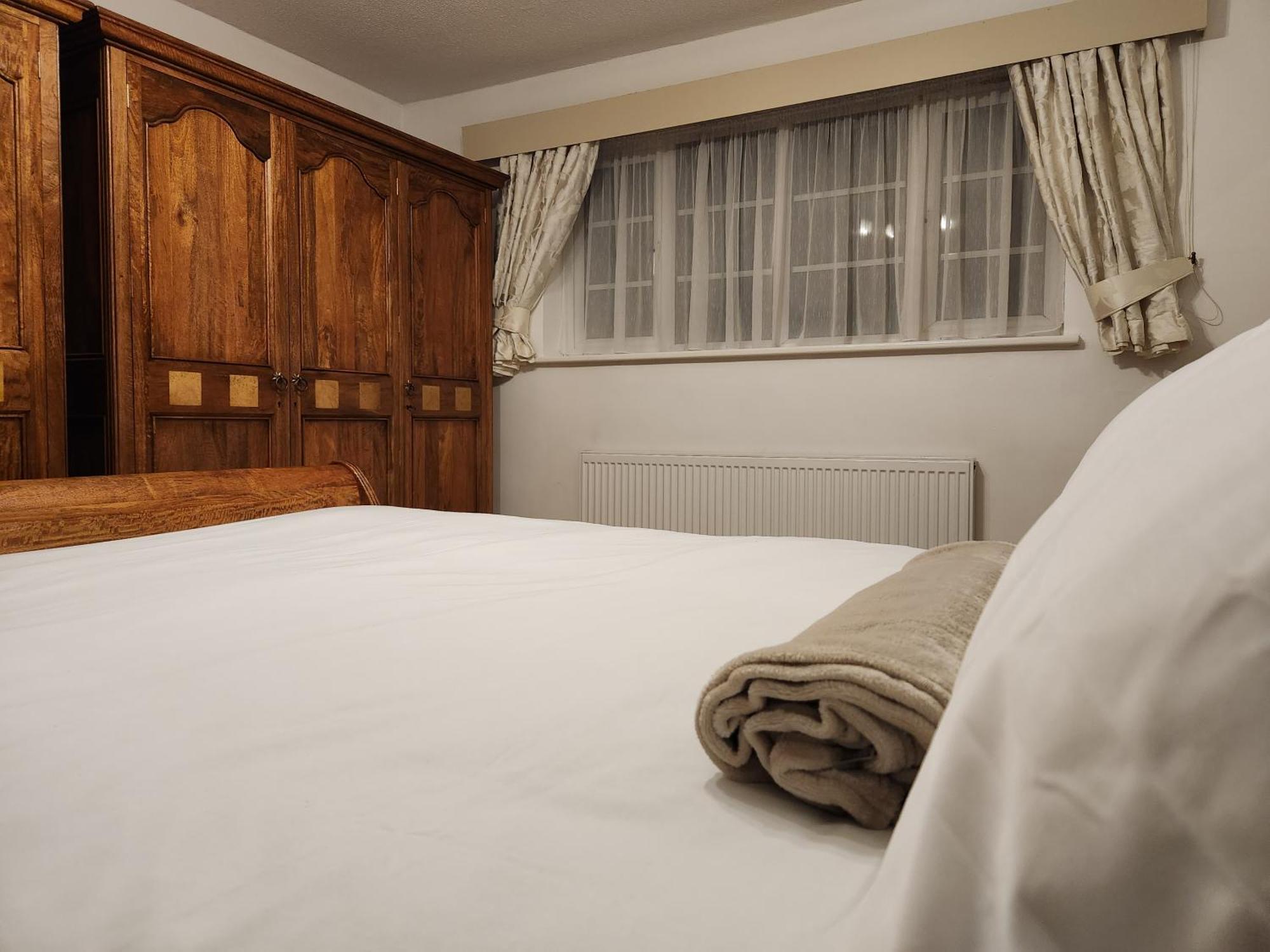 Elmdon House With 4 Spacious Bedrooms To Choose Birmingham Extérieur photo
