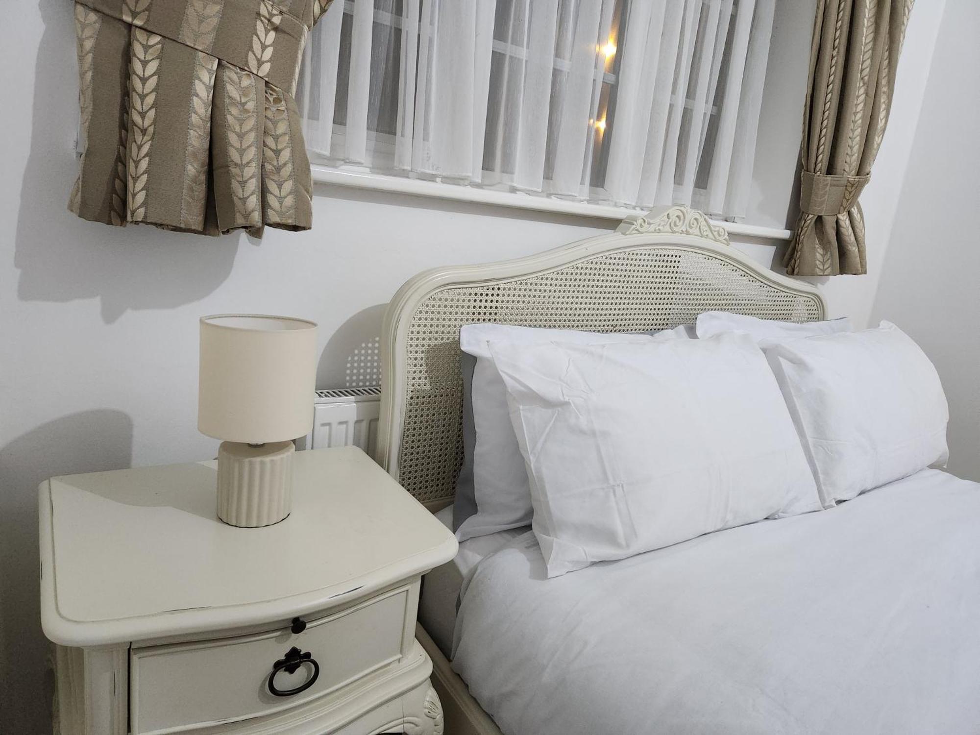 Elmdon House With 4 Spacious Bedrooms To Choose Birmingham Extérieur photo