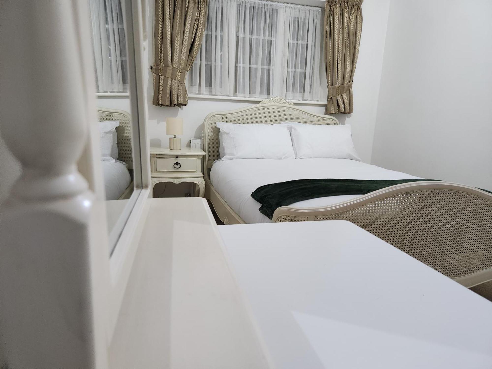 Elmdon House With 4 Spacious Bedrooms To Choose Birmingham Extérieur photo