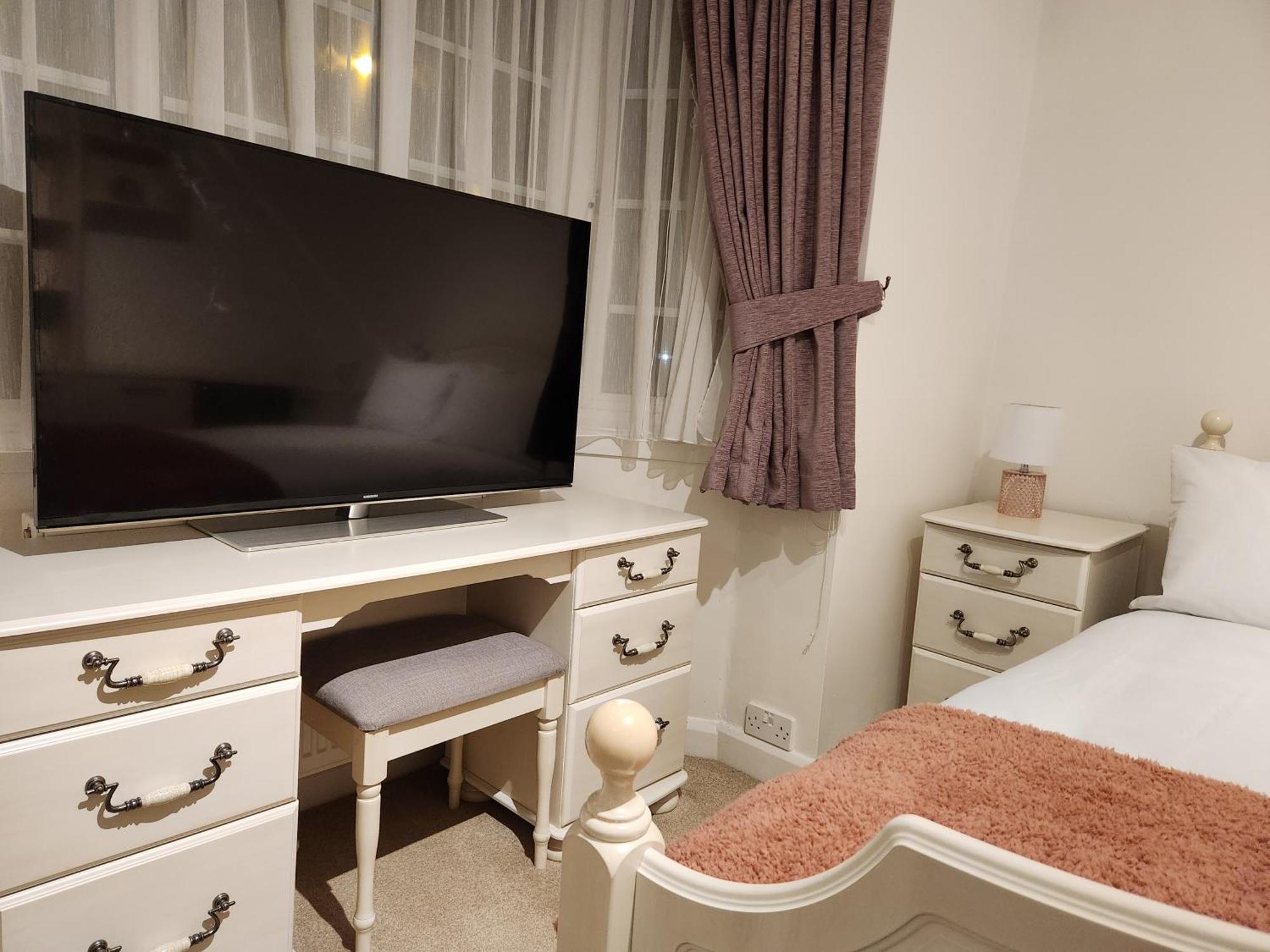 Elmdon House With 4 Spacious Bedrooms To Choose Birmingham Extérieur photo